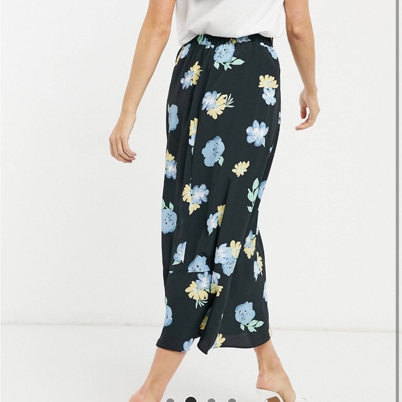 Midi Skirt w Blue Floral Print Silky - Picture 3 of 4